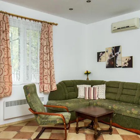 Twin Back By Interhome